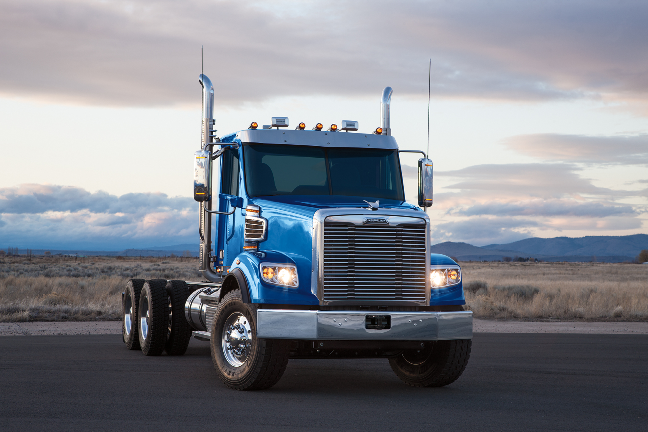 Freightliner Trucks Showcases New 122SD