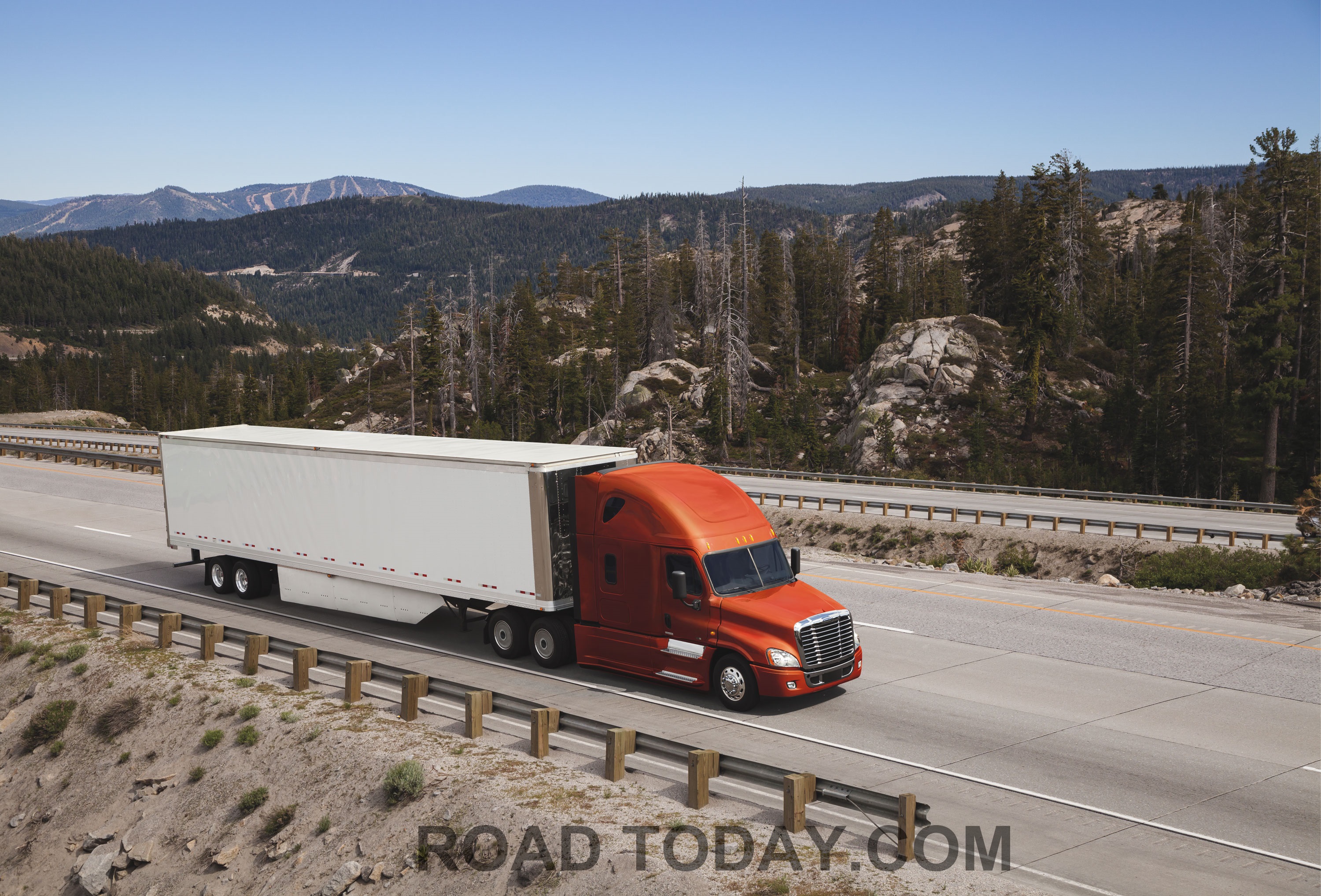 Freightliner Cascadia Evolution Surpasses 15,000 Orders