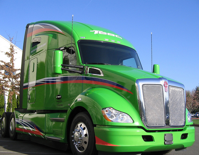 Kenworth Features New T680 “Advantage” at Truck World