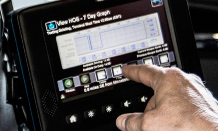 Feds Confirm Commitment to Introducing e-Logs and e-Stability Control for Trucks