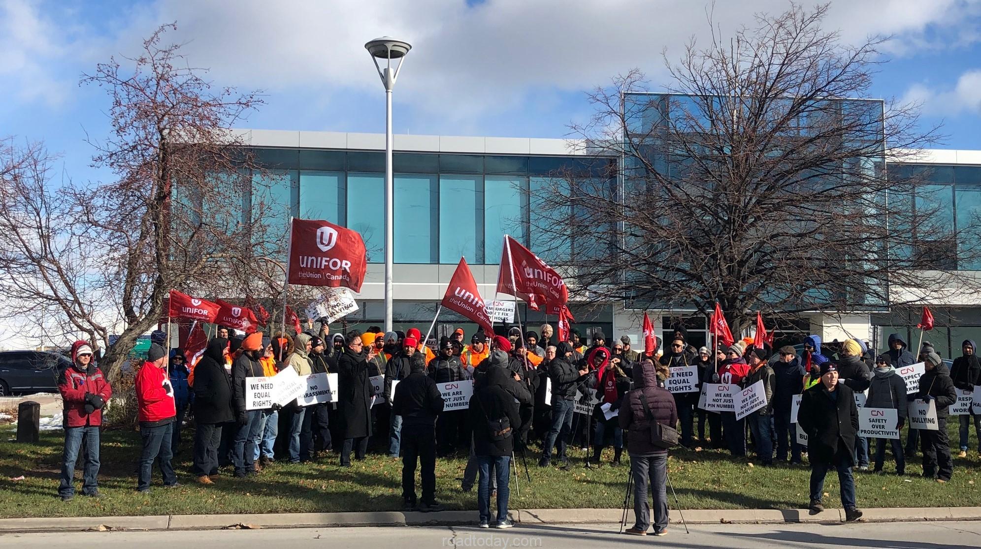 CN Drivers protest unsanitary washrooms and unsafe working conditions